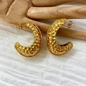 18K Gold Plated Stainless Steel Textured Dot C Shaped Earrings‎